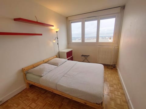 5 mn (450 m) walk Metro/La Defense/Netflix/Parking Apartment in Puteaux
