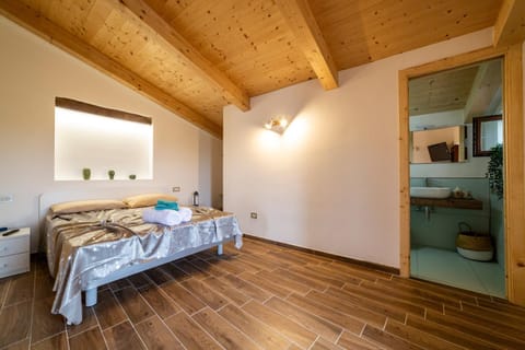 Bed, Bathroom, Photo of the whole room, Bedroom