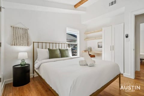 Trendy Remodeled Home by SoCo w Nice Outdoor Space House in Zilker