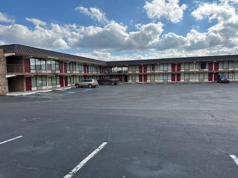 Paris Inn and Suites Hotel in Tennessee