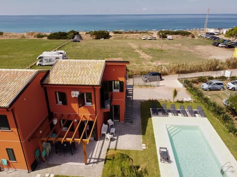 Property building, Natural landscape, Bird's eye view, Swimming pool, Location