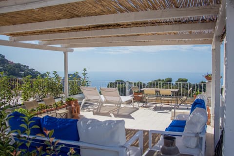 Day, Natural landscape, View (from property/room), Balcony/Terrace, Seating area, Dining area, Sea view
