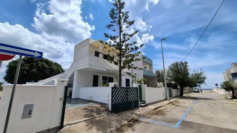 Property building, Street view, Parking