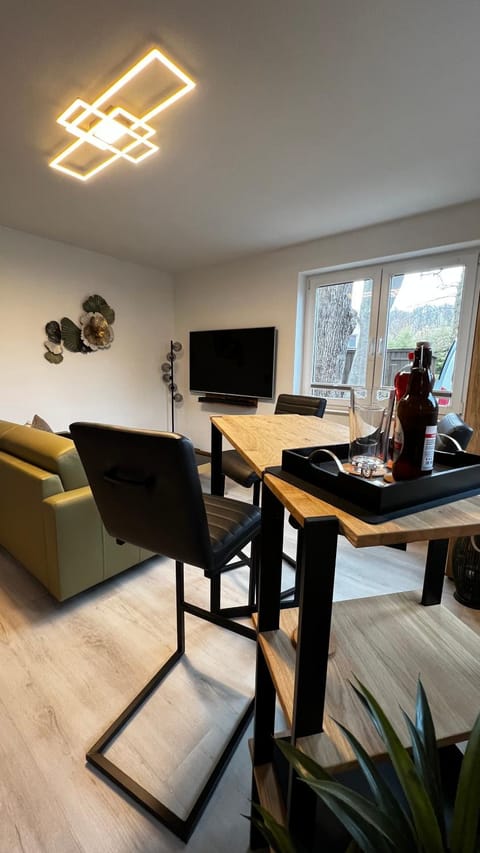 TV and multimedia, Living room, Seating area, Dining area, Evening entertainment