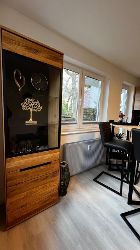 Living room, Seating area, Dining area, Food