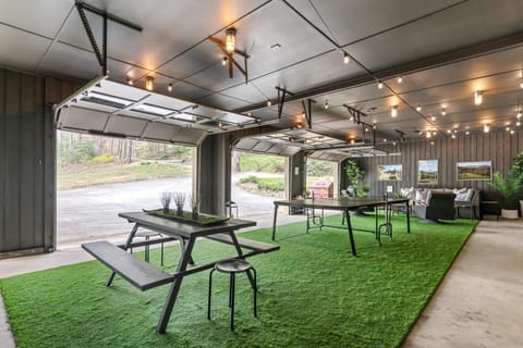 Gloryland House in Black Mountain