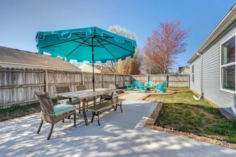 Chic Bentonville Home with Patio and Fire Pit! House in Rogers
