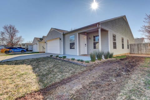 Chic Bentonville Home with Patio and Fire Pit! House in Rogers