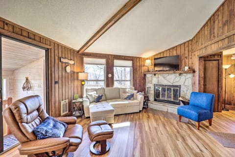 half Mi to Skiing! Beech Mountain Cabin with Deck Cabin in Beech Mountain