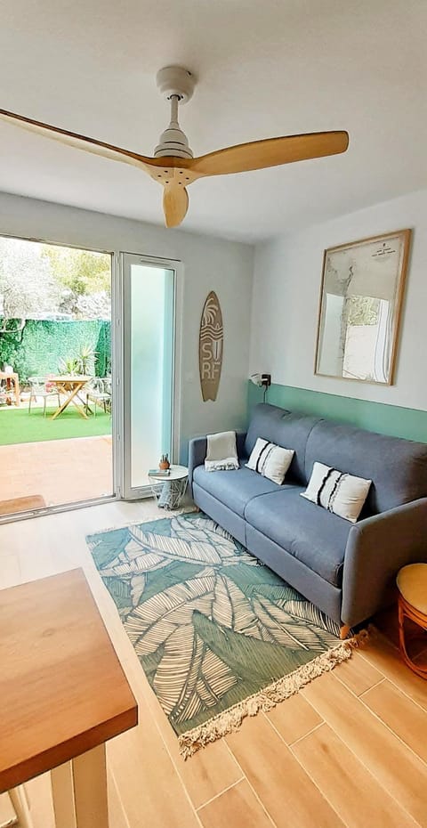 Living room, Garden view, fireplace