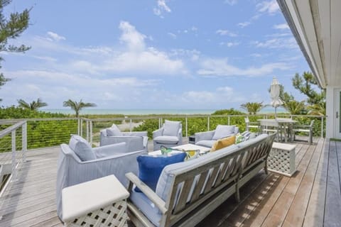Arcadia-Stunning Gulf Front Beauty! home House in Sanibel Island