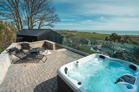 Patio, Day, Natural landscape, Hot Tub, View (from property/room), Balcony/Terrace, Sea view, sunbed