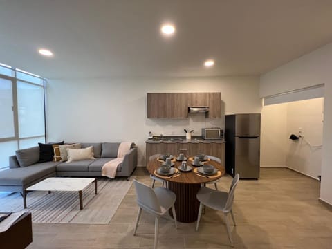 Coffee/tea facilities, Kitchen or kitchenette, Living room, Seating area, Dining area, minibar