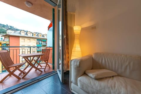 View (from property/room), Balcony/Terrace, Living room