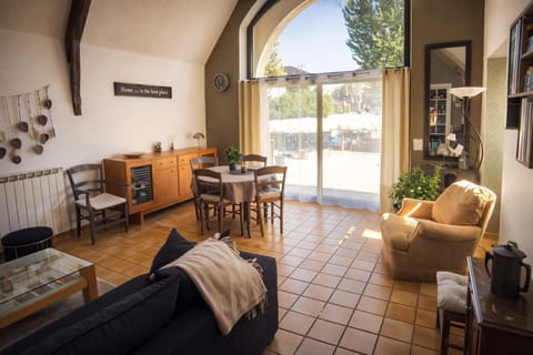 TV and multimedia, Living room, Dining area