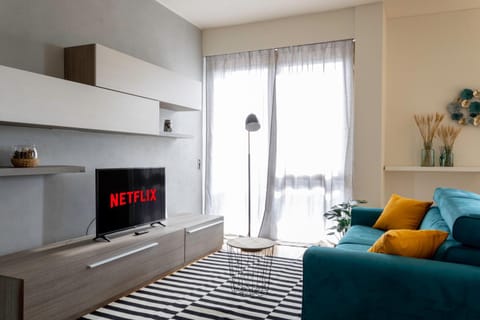 TV and multimedia, Living room, Evening entertainment