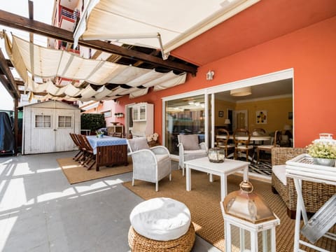 Patio, Seating area