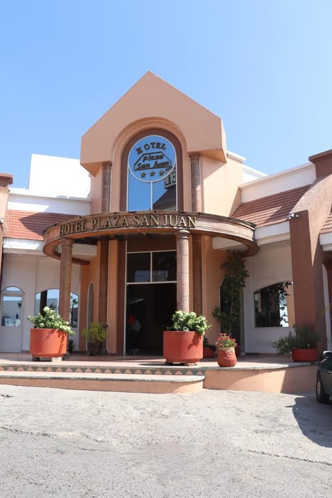 Property building, Facade/entrance, Day