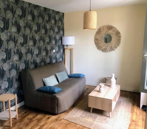 Bed, Living room, Seating area, Bedroom