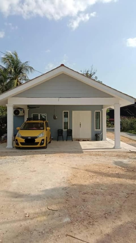 Property building, Day, Parking
