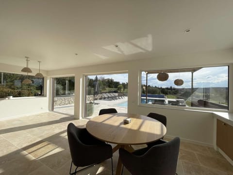 Maison à Saint-Remèze avec Piscine, 8 Pers, Animaux Acceptés, Jardin 2000m² et Studio Indépendant - FR-1-382-201 House in Provence-Alpes-Côte d'Azur