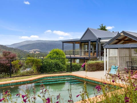 Property building, Natural landscape, Garden, Garden view, Mountain view, Pool view, Swimming pool