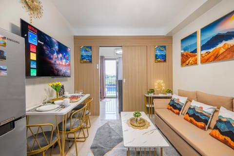 TV and multimedia, Living room, Seating area, Dining area, air conditioner