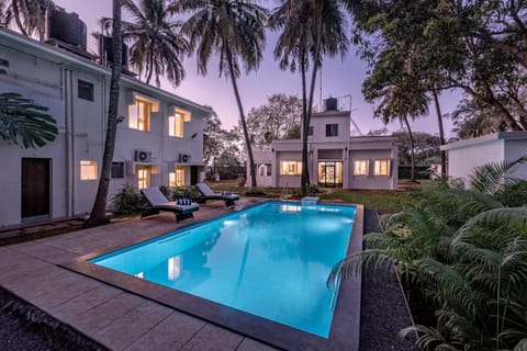 Property building, Day, Garden, Evening entertainment, Garden view, Pool view, Swimming pool, sunbed