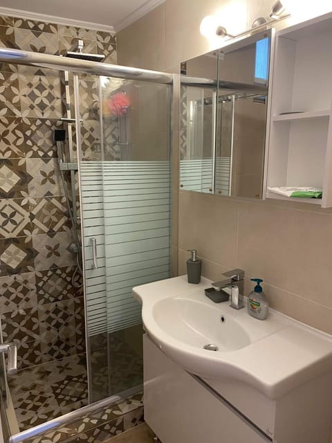 Shower, Bathroom