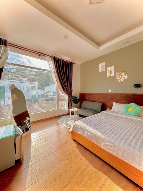 Bed, Photo of the whole room, Seating area