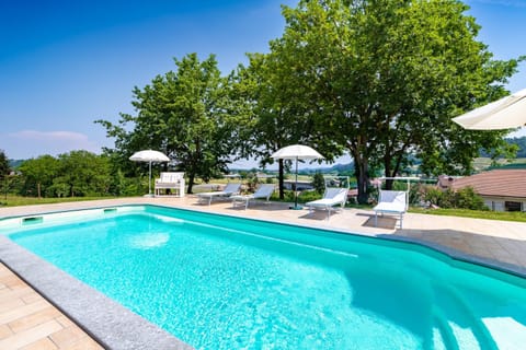 Swimming pool, sunbed
