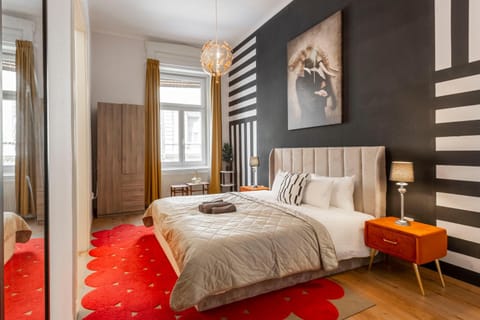 Bed, Living room, Photo of the whole room, Seating area, Bedroom, wardrobe
