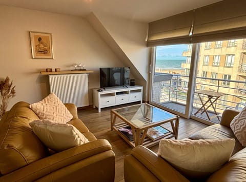 TV and multimedia, Living room, Seating area, Sea view
