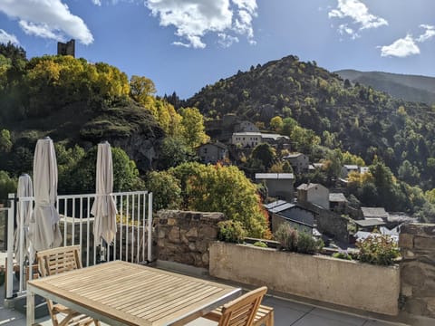 Patio, Balcony/Terrace, Landmark view, Mountain view