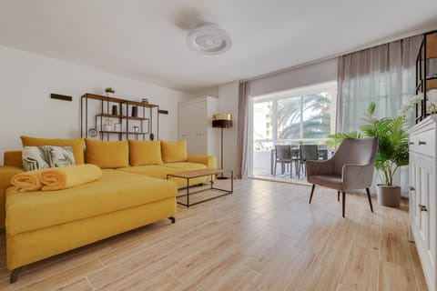 Living room, Photo of the whole room, Seating area, Bedroom