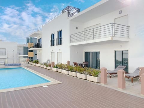 Patio, Balcony/Terrace, Swimming pool, sunbed