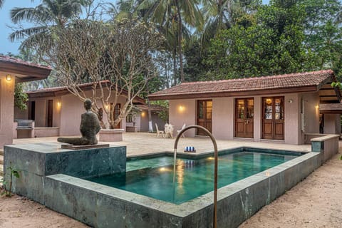 Property building, Patio, Day, Pool view, Swimming pool, sunbed
