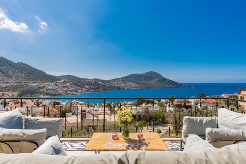 Day, Natural landscape, View (from property/room), Balcony/Terrace, Balcony/Terrace, Seating area, Dining area, Mountain view, Sea view