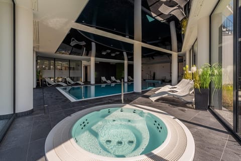 Hot Tub, Swimming pool