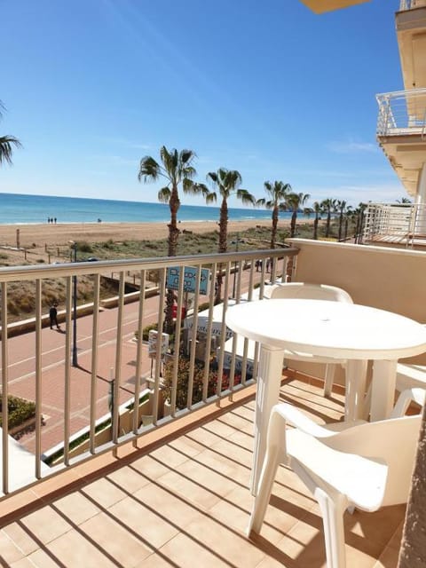 View (from property/room), Balcony/Terrace, Dining area, Beach, Sea view