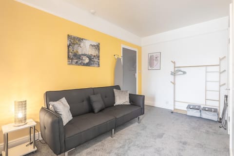 The Modern Cambridge Studio 5 Apartment in Cambridge