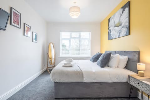 The Modern Cambridge Studio 5 Apartment in Cambridge