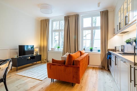 TV and multimedia, Kitchen or kitchenette, Living room