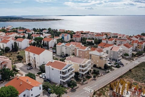 Sea view, Street view