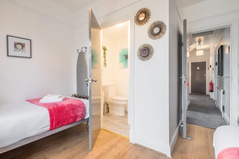 The Modern Cambridge Studio 6 Apartment in Cambridge