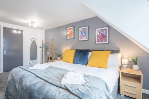 The Modern Cambridge Studio 8 Apartment in Cambridge