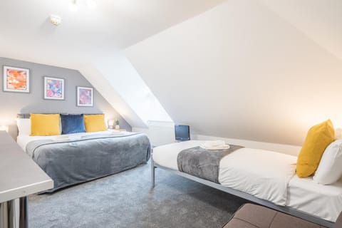 The Modern Cambridge Studio 8 Apartment in Cambridge