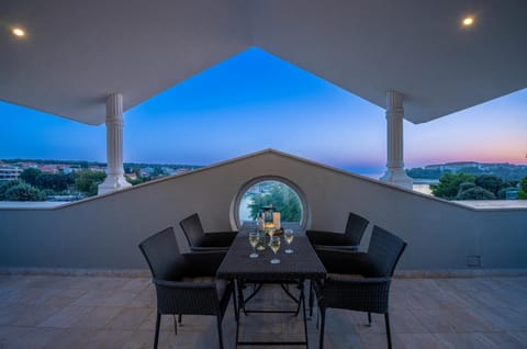 View (from property/room), Balcony/Terrace, Seating area, Dining area, Beach, Sea view