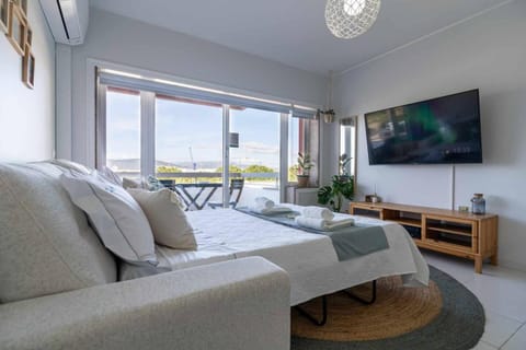 Bed, TV and multimedia, Balcony/Terrace, furniture