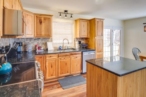 Lyles Peaceful Creekside Home Hot Tub and Fire Pit House in Tennessee